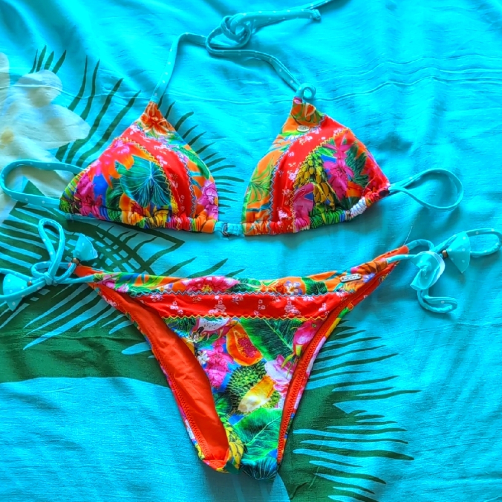 NWOT BANANA MOON BIKINI, 38